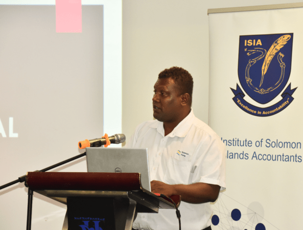 ISIA President Johnson Lobo addressing AGM members
